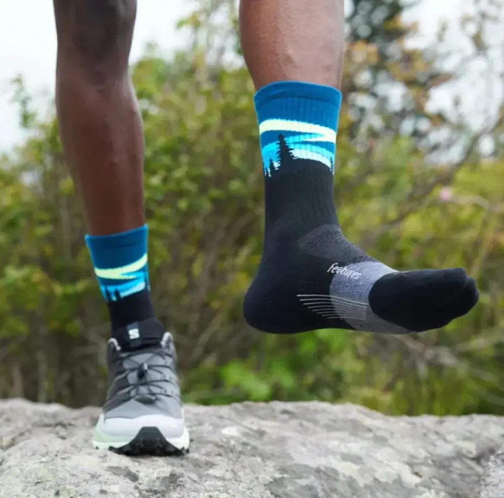 Feetures Unisex MD Blue Aurora Trail Max Cushion Mini Crew Socks Outdoor A20-12